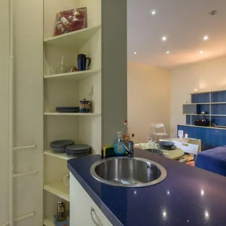 Apartment Top Center Night & Cultural! *